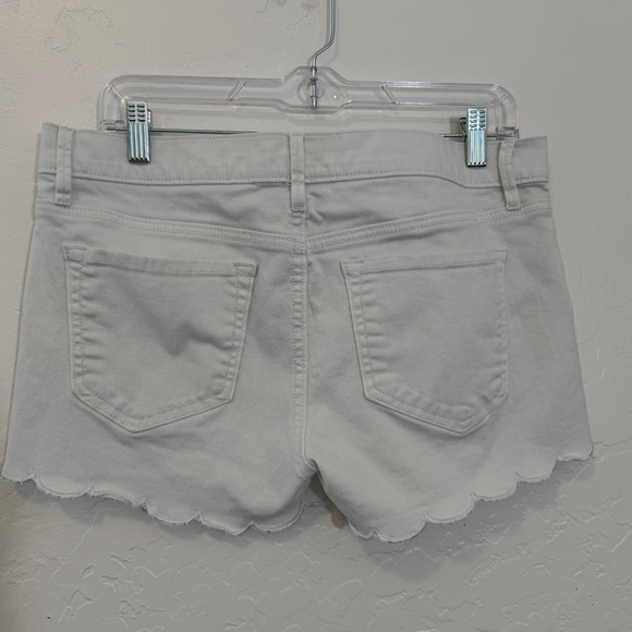LOFT White Scalloped Hem Denim Shorts Size 6 (28) NWOT - Picture 2 of 5